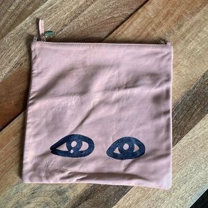 Clare V. eyes Bag